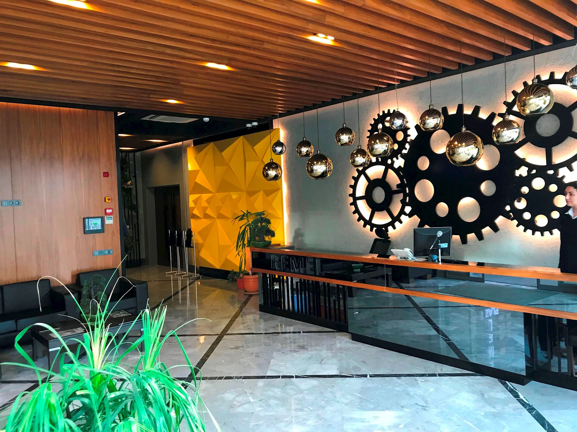 Remel Plaza i
